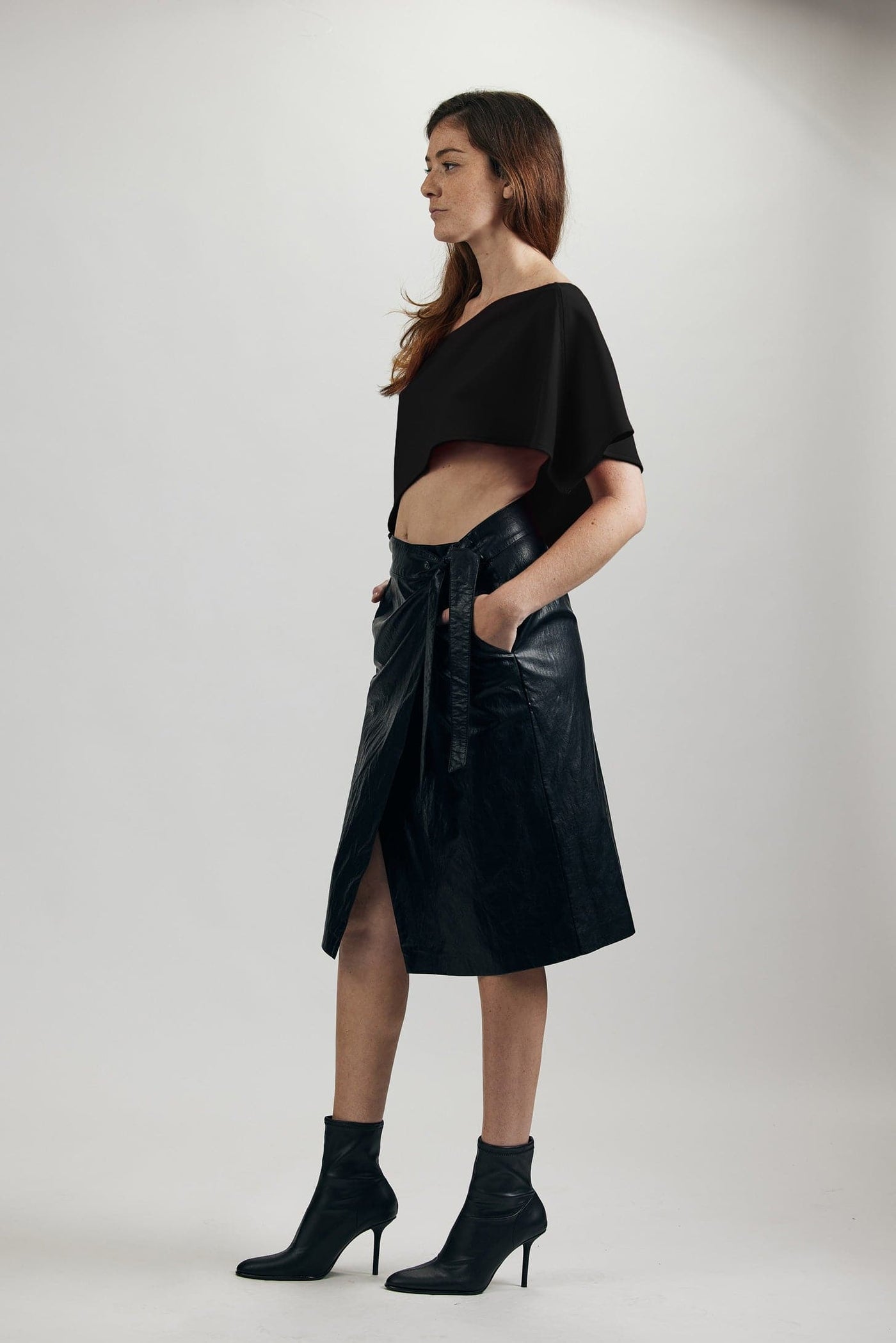 Capelet - Black